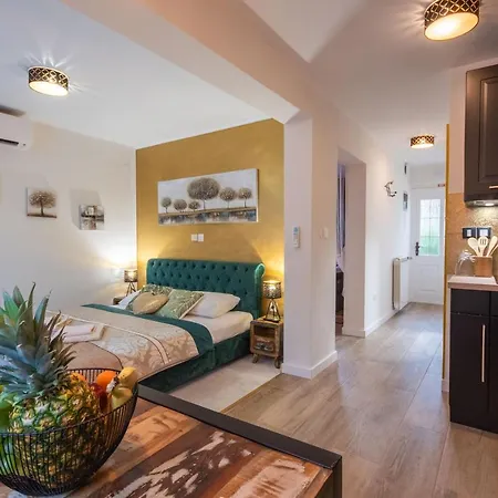 Wellness Studio D'Or: Exclusive Apartment with Spa Amenities Porec Exterior photo